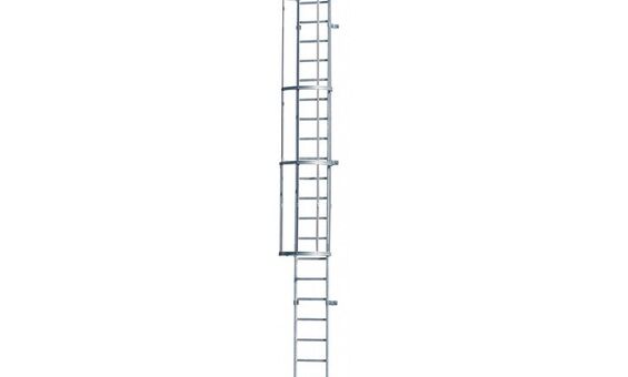 Стационарная лестница для машинных установок KRAUSE, высота 8,40 м.